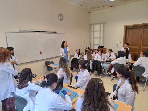 Stj. Dr. sütur malzemelerini tanıtıyor