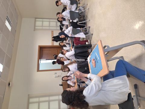 Stj. Dr. primer sütur nasıl atılırı gösteriyor