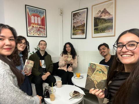 Kitaplarımızla hatıra fotoğrafımız