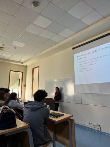 Hocamızın sunumundan bir fotoğraf