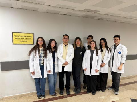 Ameliyattan önce hocamızla ufak bir hatıra fotoğrafı çektirmek istedik.