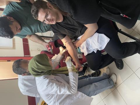 Hastane içerisinde asistanımdan kan alırken