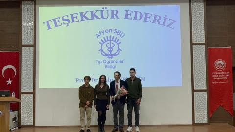 Etkinliğin sunucuları ve Prof Dr. Tolga Ertekin 