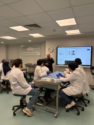 diseksiyonla alakalı incelikler anlatılırken çekilmiş bir foto